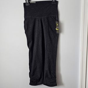 Old Navy Active Fitted Capri Leggings